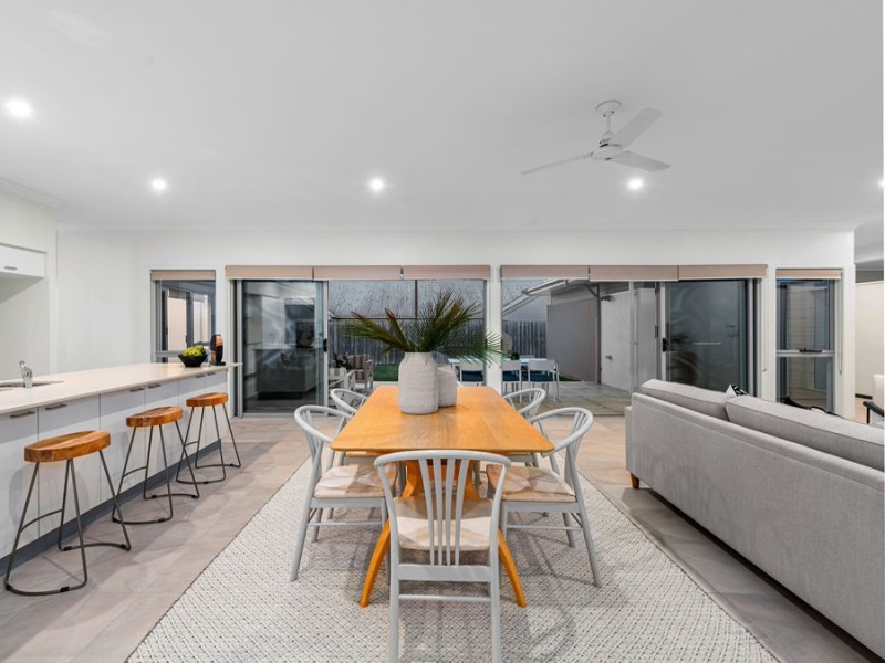 65 Torrens Crescent, Wakerley QLD 4154