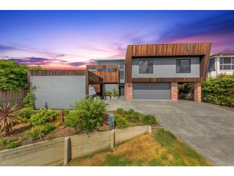 2 Paige Crescent, Wakerley QLD 4154
