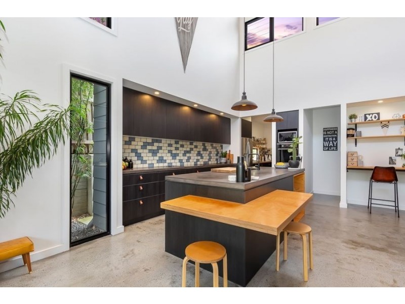 2 Paige Crescent, Wakerley QLD 4154