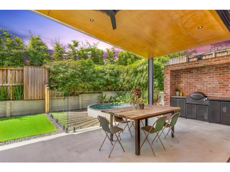 2 Paige Crescent, Wakerley QLD 4154