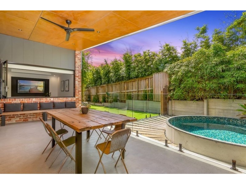 2 Paige Crescent, Wakerley QLD 4154