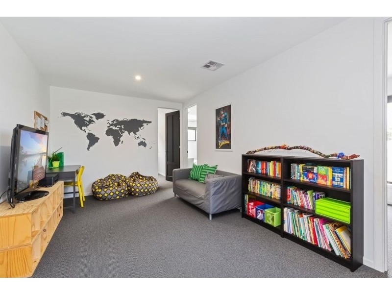 2 Paige Crescent, Wakerley QLD 4154