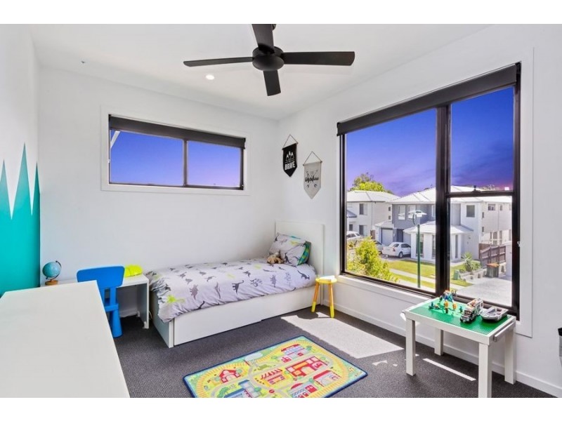2 Paige Crescent, Wakerley QLD 4154