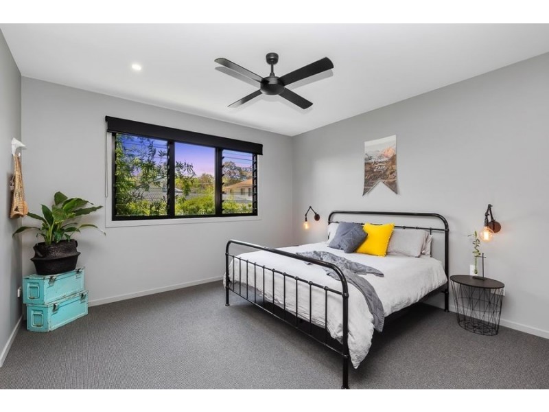 2 Paige Crescent, Wakerley QLD 4154