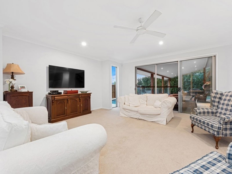 2 Torrens Crescent, Wakerley QLD 4154