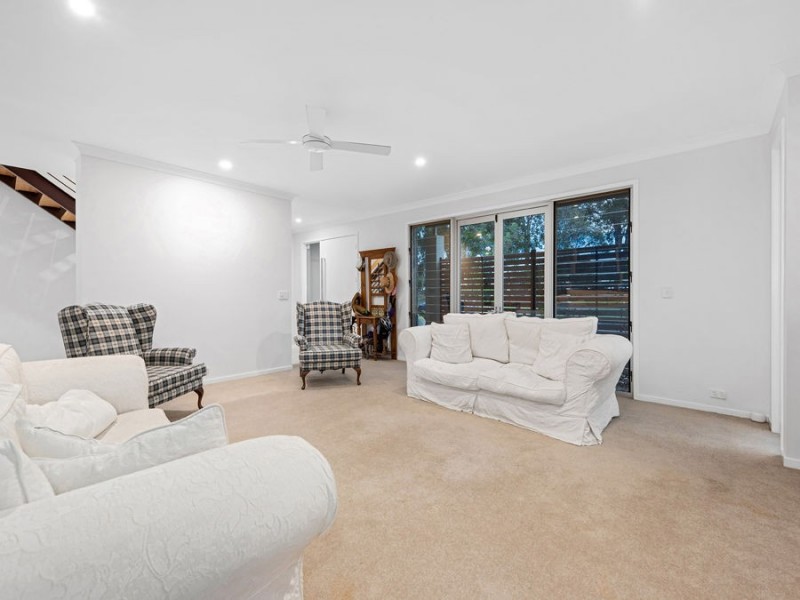 2 Torrens Crescent, Wakerley QLD 4154
