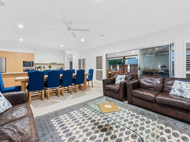 2 Torrens Crescent, Wakerley QLD 4154