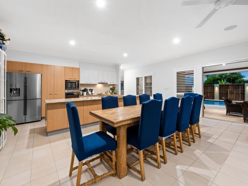 2 Torrens Crescent, Wakerley QLD 4154