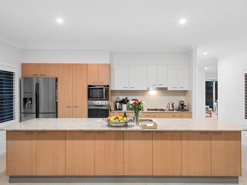 2 Torrens Crescent, Wakerley QLD 4154