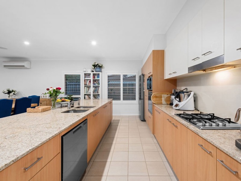 2 Torrens Crescent, Wakerley QLD 4154