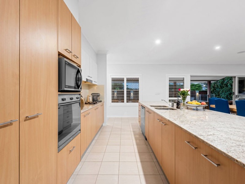 2 Torrens Crescent, Wakerley QLD 4154