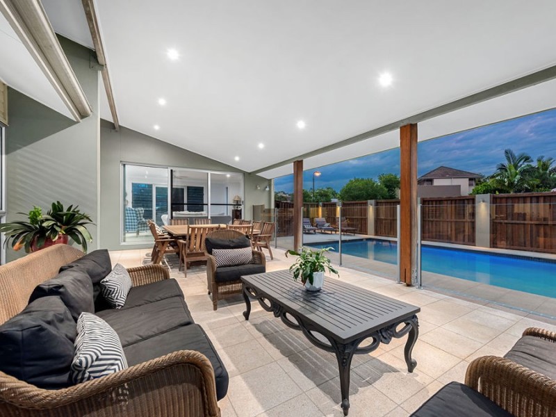 2 Torrens Crescent, Wakerley QLD 4154
