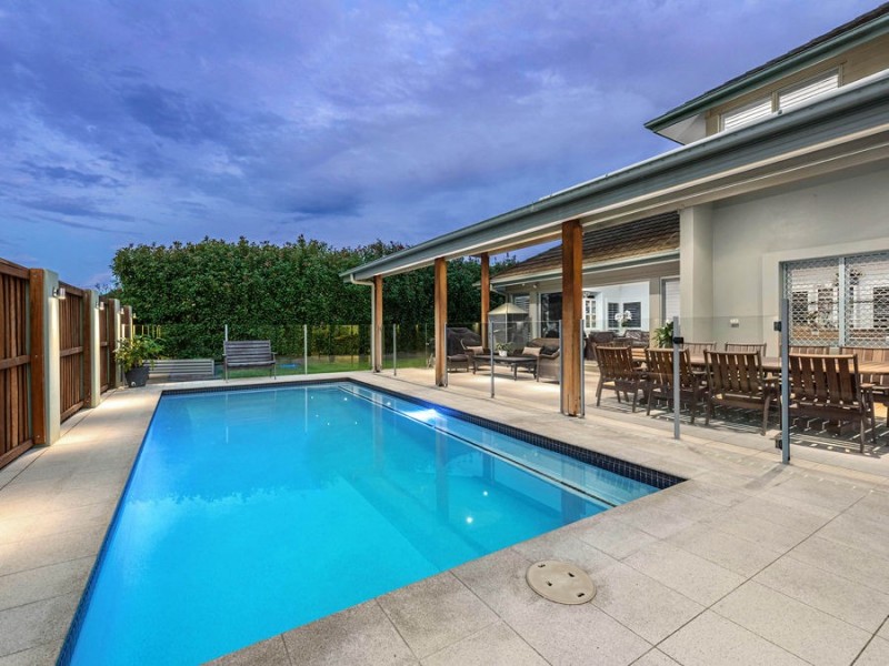 2 Torrens Crescent, Wakerley QLD 4154
