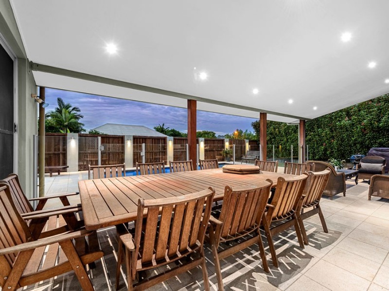 2 Torrens Crescent, Wakerley QLD 4154