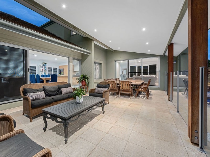 2 Torrens Crescent, Wakerley QLD 4154