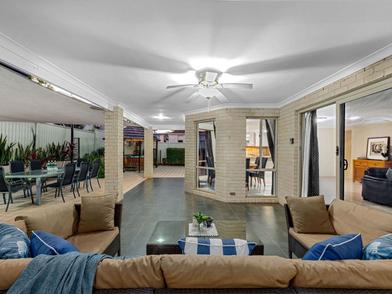 7 Nursery Place, Wakerley QLD 4154
