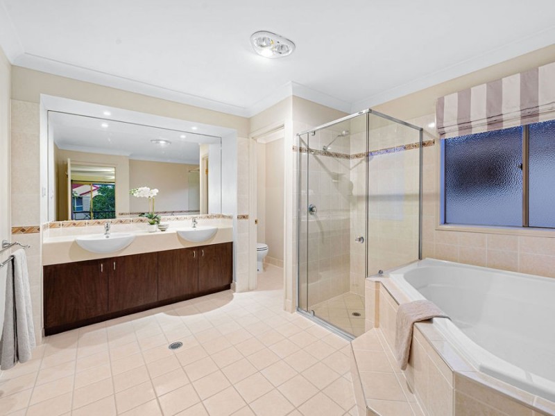 7 Nursery Place, Wakerley QLD 4154