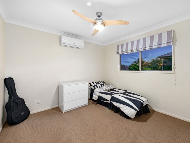7 Nursery Place, Wakerley QLD 4154