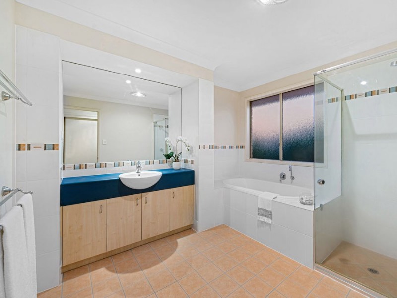 7 Nursery Place, Wakerley QLD 4154