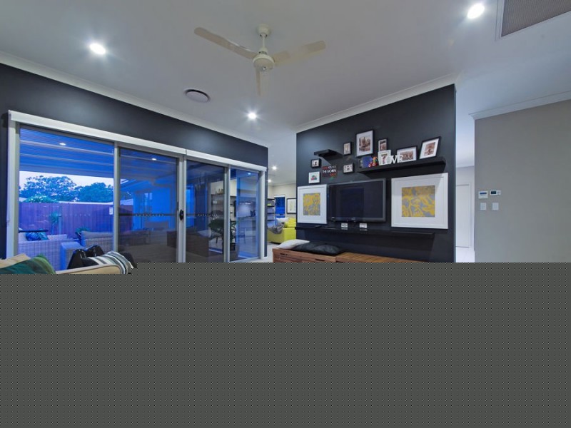 10 Esk Crescent, Wakerley QLD 4154