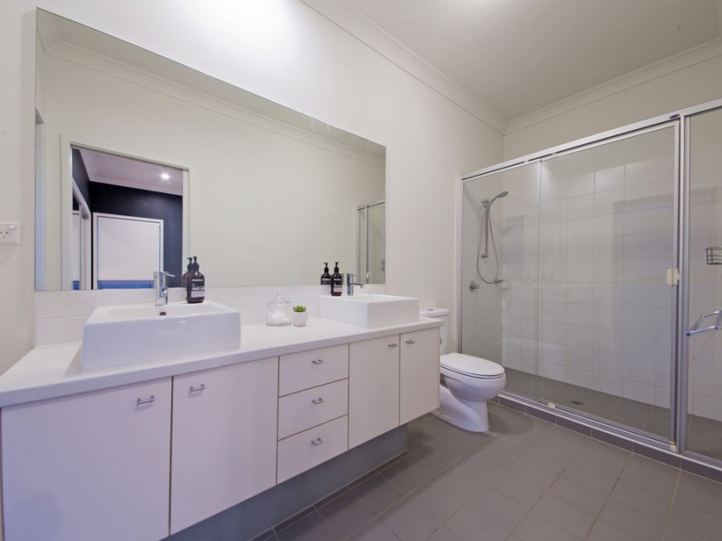 10 Esk Crescent, Wakerley QLD 4154