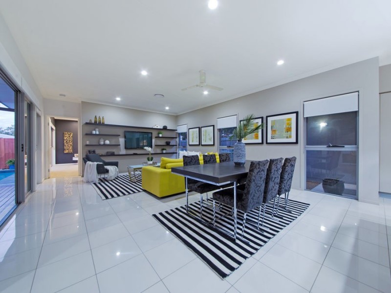 10 Esk Crescent, Wakerley QLD 4154