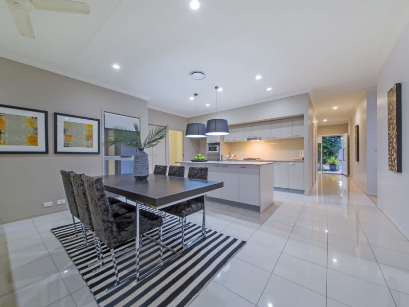 10 Esk Crescent, Wakerley QLD 4154