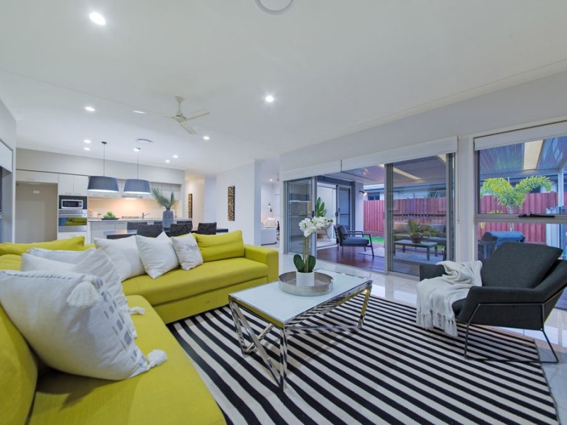 10 Esk Crescent, Wakerley QLD 4154