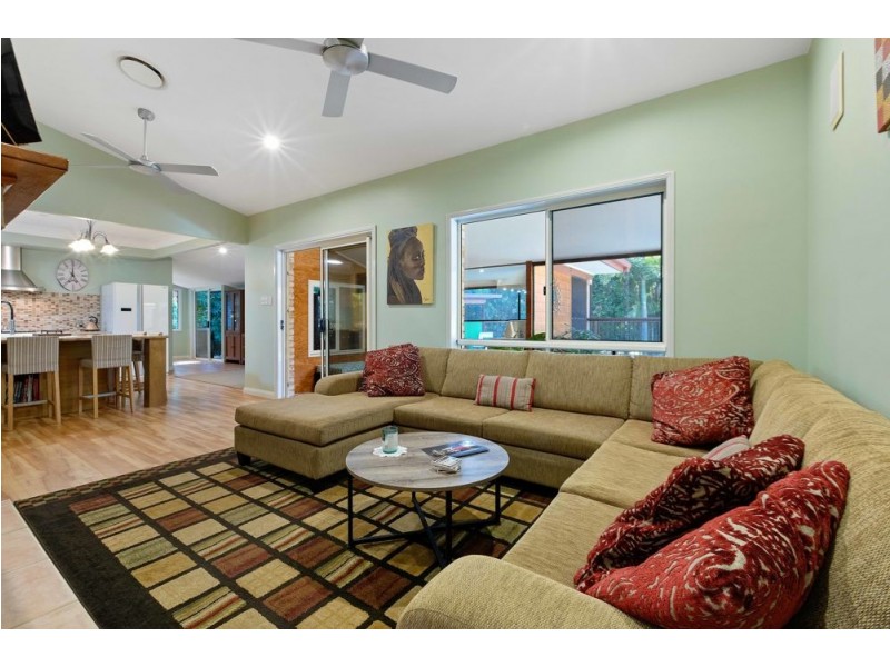 38 Valley Road, Wellington Point QLD 4160