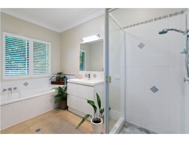 38 Valley Road, Wellington Point QLD 4160