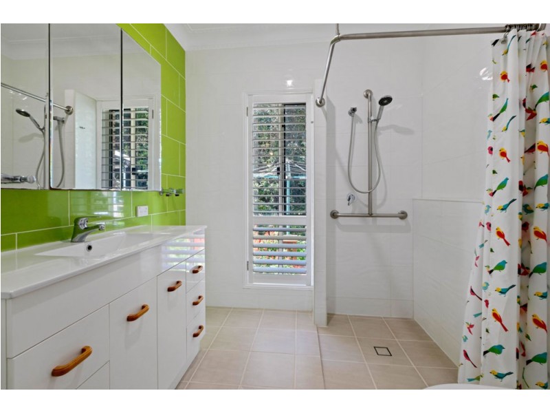 38 Valley Road, Wellington Point QLD 4160