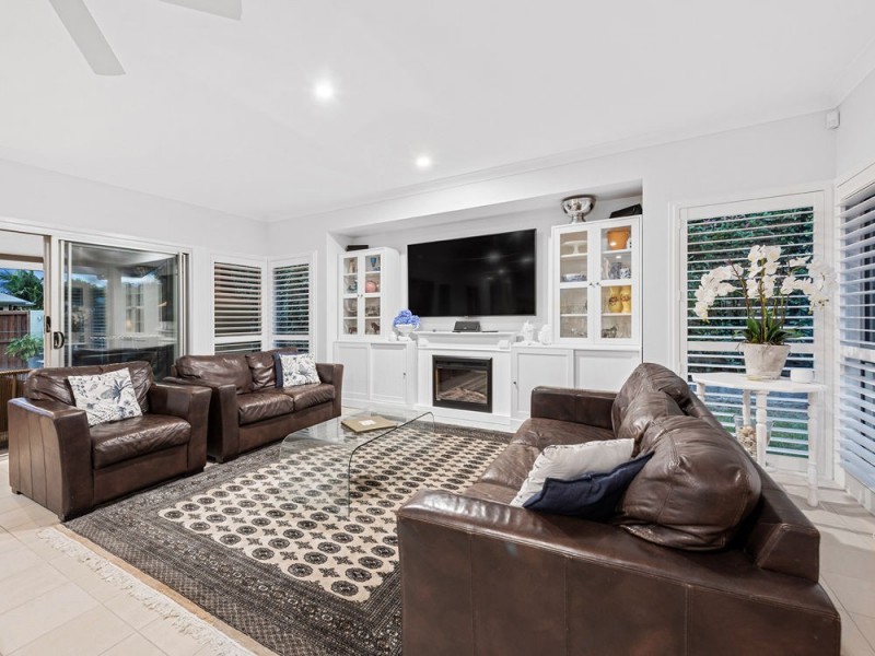 2 Torrens Crescent, Wakerley QLD 4154