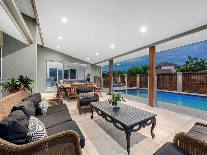 2 Torrens Crescent, Wakerley QLD 4154