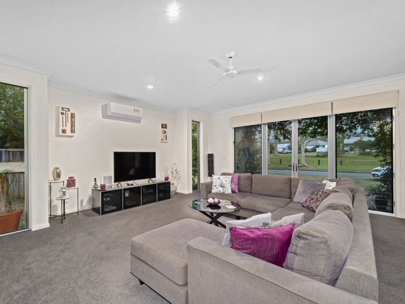6 Torrens Crescent, Wakerley QLD 4154