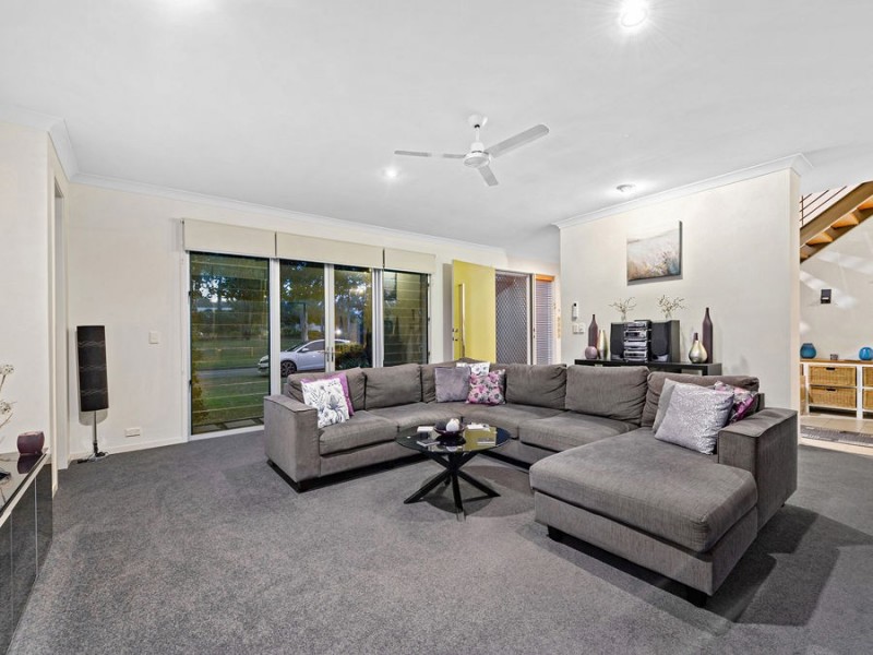 6 Torrens Crescent, Wakerley QLD 4154