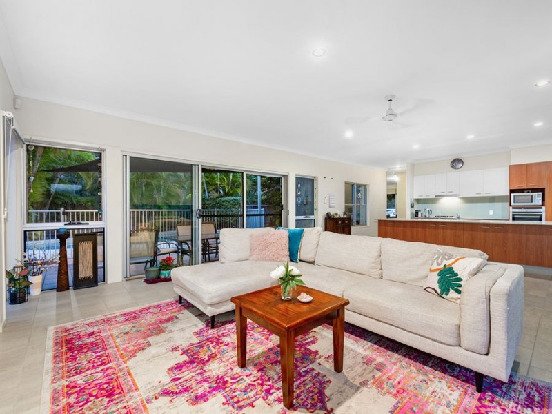 6 Torrens Crescent, Wakerley QLD 4154