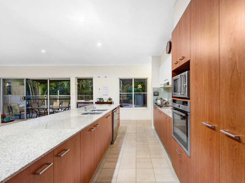 6 Torrens Crescent, Wakerley QLD 4154