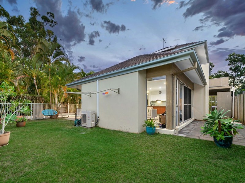 6 Torrens Crescent, Wakerley QLD 4154