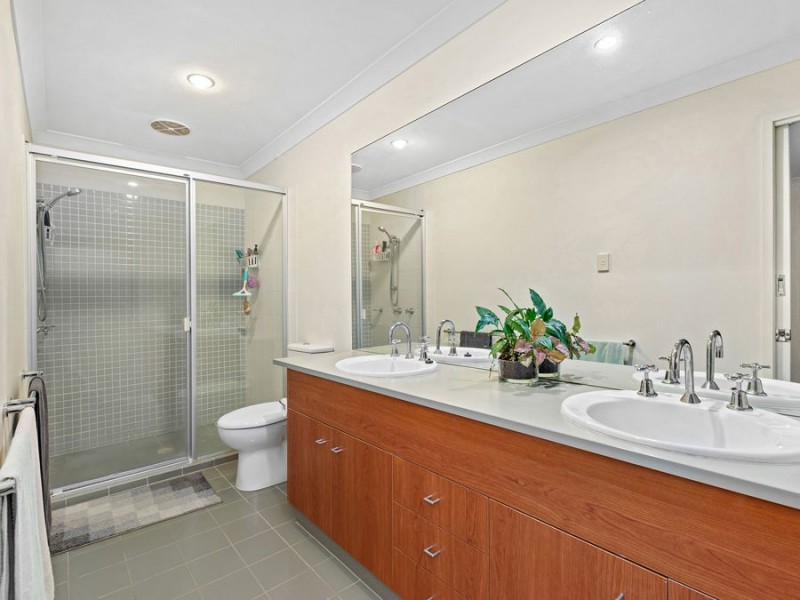 6 Torrens Crescent, Wakerley QLD 4154