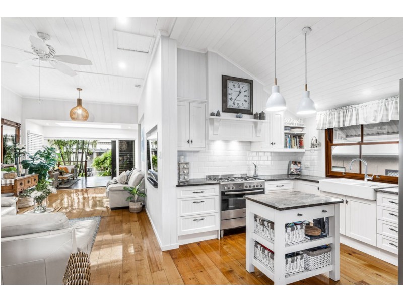 30 Irene Street, Wynnum QLD 4178