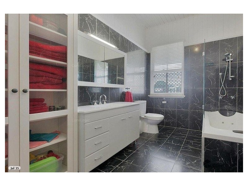 129 Glenora Street, Wynnum QLD 4178