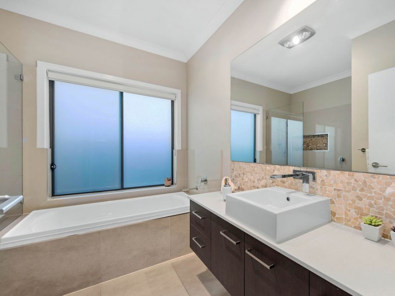 3 Lydia Place, Gumdale QLD 4154