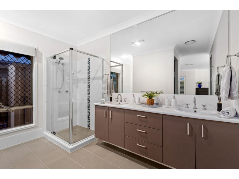 9 Red Gum Crescent, Wakerley QLD 4154