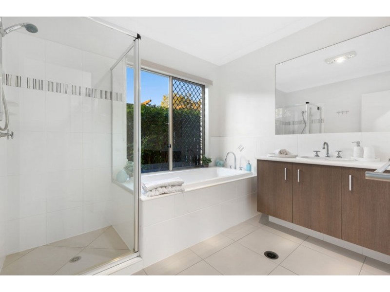 9 Red Gum Crescent, Wakerley QLD 4154