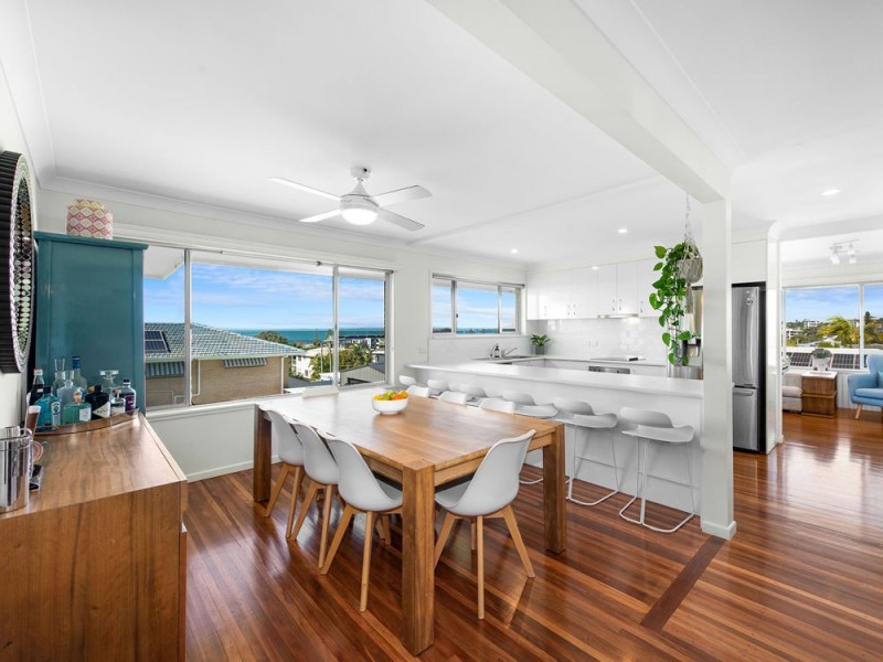 82 Alkoomie Street, Wynnum QLD 4178