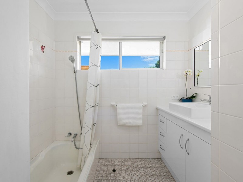 82 Alkoomie Street, Wynnum QLD 4178