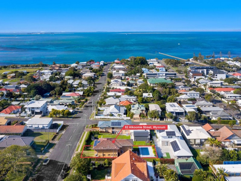 82 Alkoomie Street, Wynnum QLD 4178