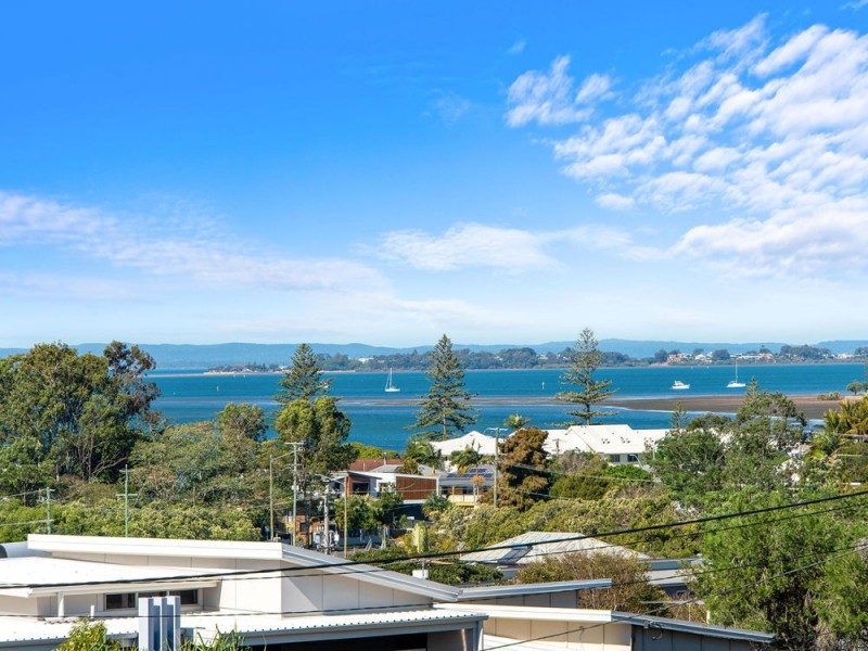 82 Alkoomie Street, Wynnum QLD 4178