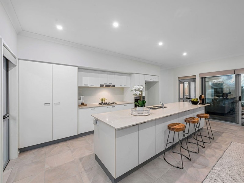 65 Torrens Crescent, Wakerley QLD 4154