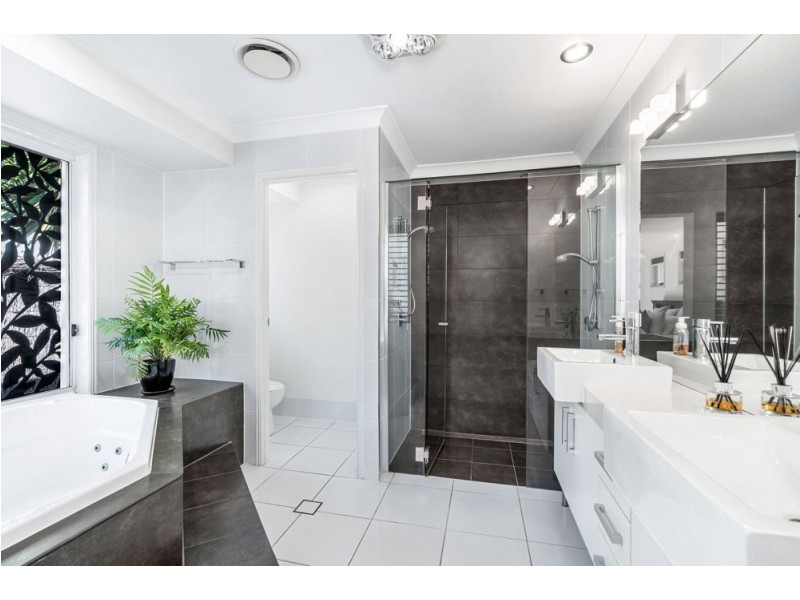 11 Aqua Court, Wakerley QLD 4154